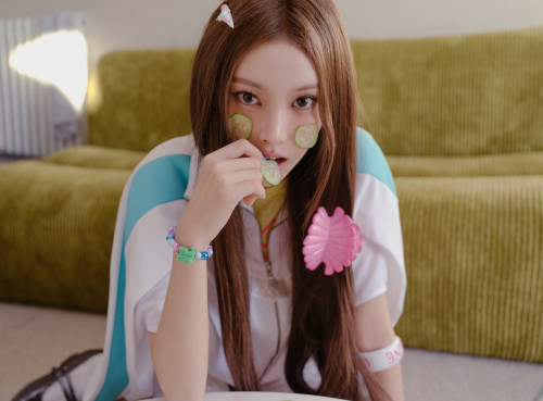 아일릿 미니 4집 GRWM 콘셉트 포토 (5) 윤아.jpg