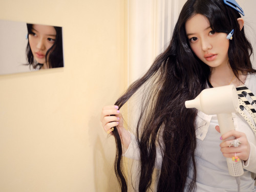 아일릿 미니 4집 GRWM 콘셉트 포토 (6) 민주.jpg