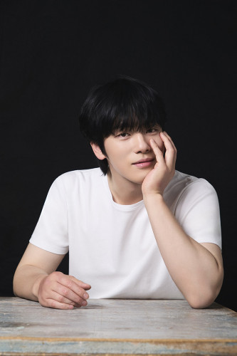 キム・ジョンヒョン アー写①&copy;MANAGEMENT SEESUN.jpg