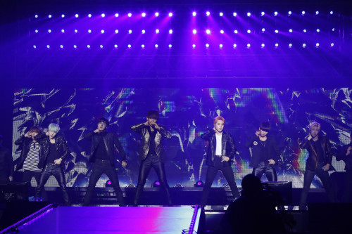 2015 BTS LIVE＜花様年華 on stage＞ ～Japan Edition～at YOKOHAMA ARENA.jpg