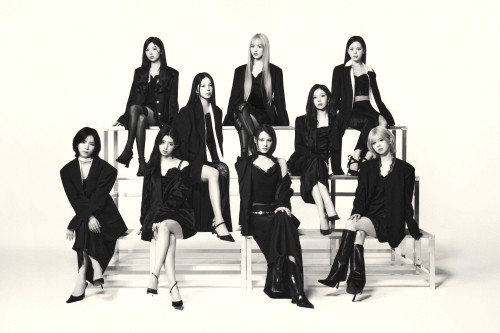 NiziU_Best AL_Portfolio_Main Asya_Group_resize.jpg