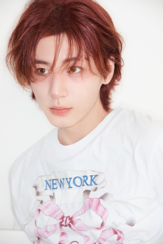 BOYNEXTDOOR &lsquo;HOME&rsquo; SWEET HOME ver. Concept Photo(LEEHAN).jpg