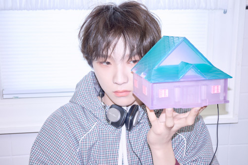 BOYNEXTDOOR &lsquo;HOME&rsquo; SWEET HOME ver. Concept Photo(WONNHAK).jpg