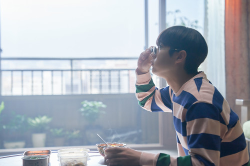 場面写真01_あな母.jpg