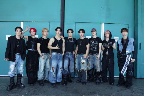 JO1_KCONLA2026_集合2.jpeg