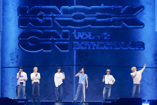 07_GROUP_TALK.jpg