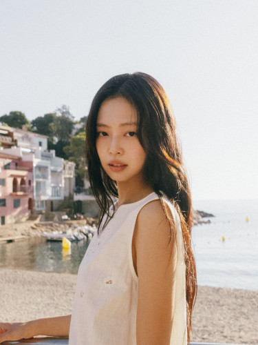 JENNIE_Less than a Lover_ 1.jpg