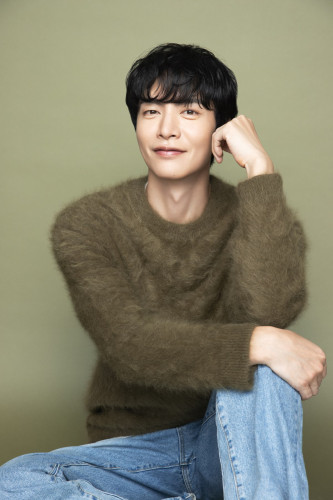 イ・ミンギ アーティスト写真&copy;SANGYOUNG COMPANY.jpg