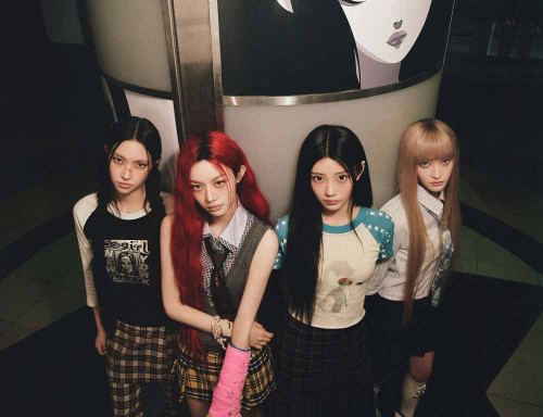 아일릿 미니 5집 BURNING 버전 콘셉트 포토 (1) 단체1005.jpg