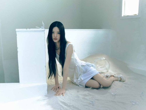 아일릿 미니 5집 QUIET 버전 콘셉트 포토 (6) 민주1014.jpg
