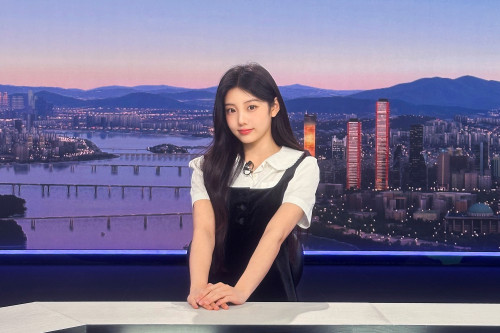 아일릿 원희 JTBC '아침&' 일일 기상캐스터 (1).jpg
