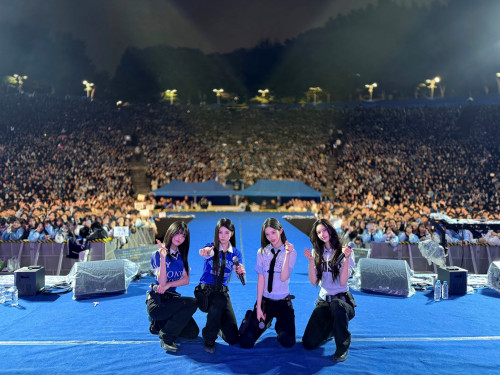 261029 아일릿 연세대 축제.jpeg