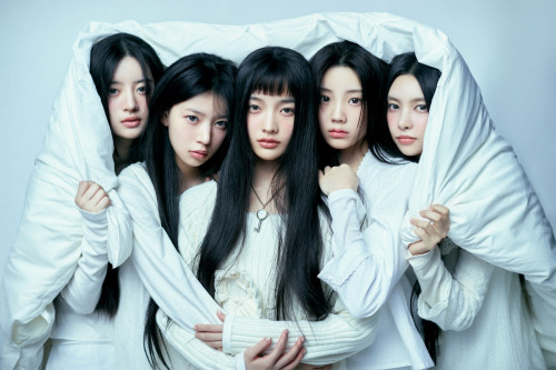아일릿_미니 1집 콘셉트 포토 (2).jpg