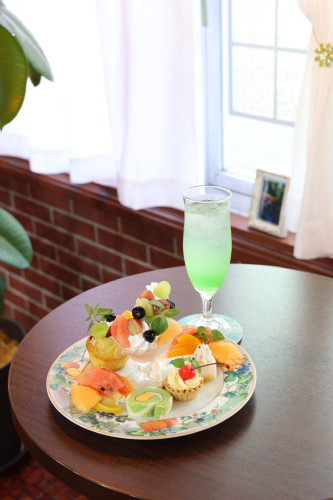 夏のプレートパフェ提供中です♪