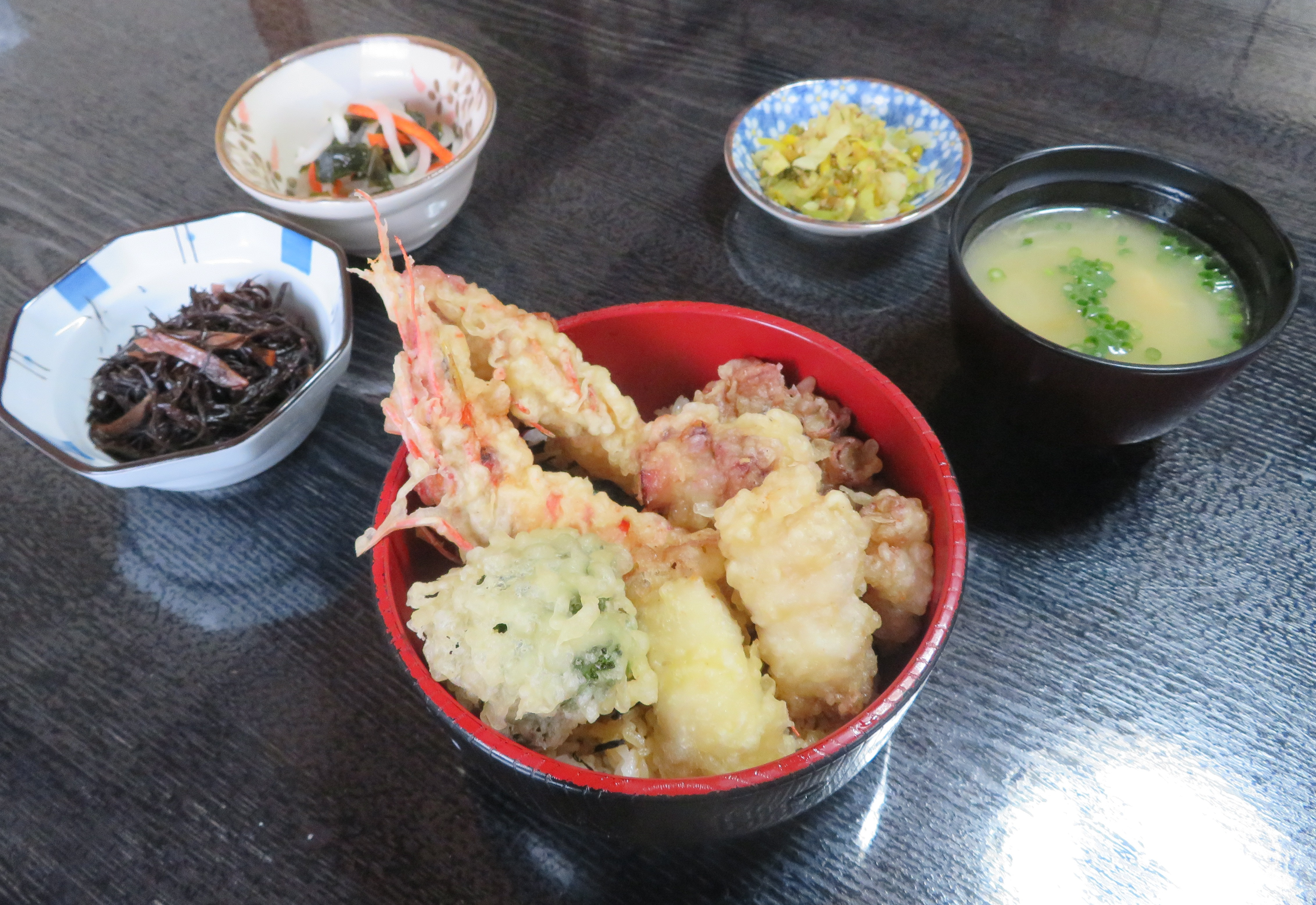 姫島産タコと車エビの天丼