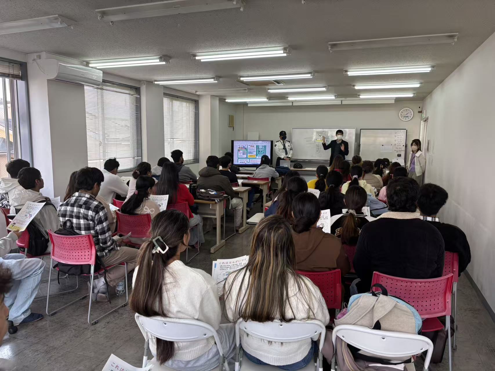 瀬戸警察署の方々による生活指導講習を行いました