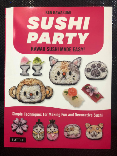川澄健の『いちばんおいしい！飾り巻き寿司の作り方』の英語版が発売されました。