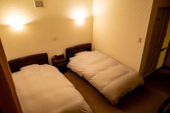 【完全個室/洋室】シンプル素泊まりプラン（海側）～シングルベッド2個～
