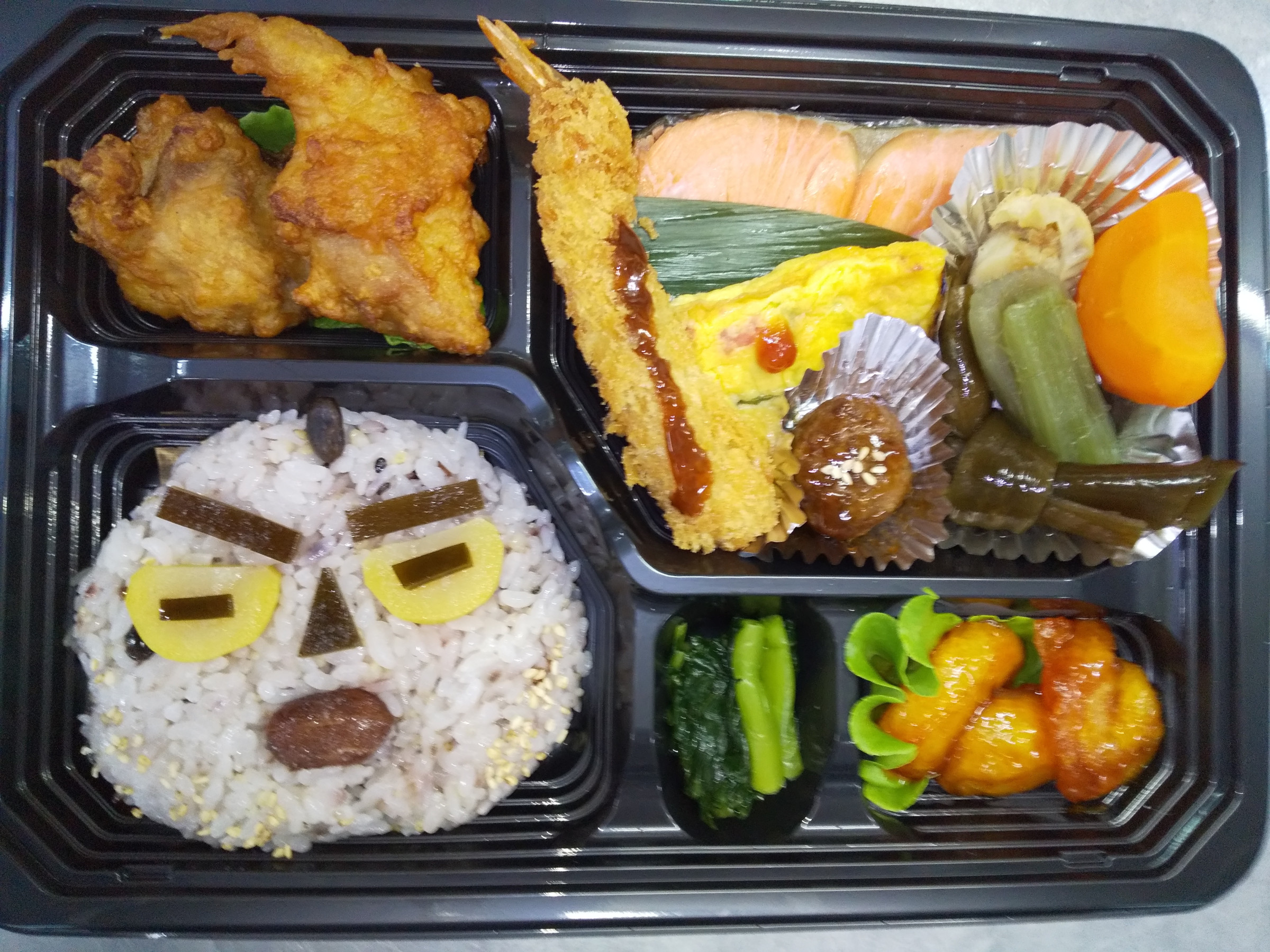 土偶風幕の内弁当