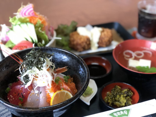海鮮丼セット　まぐろコロッケ