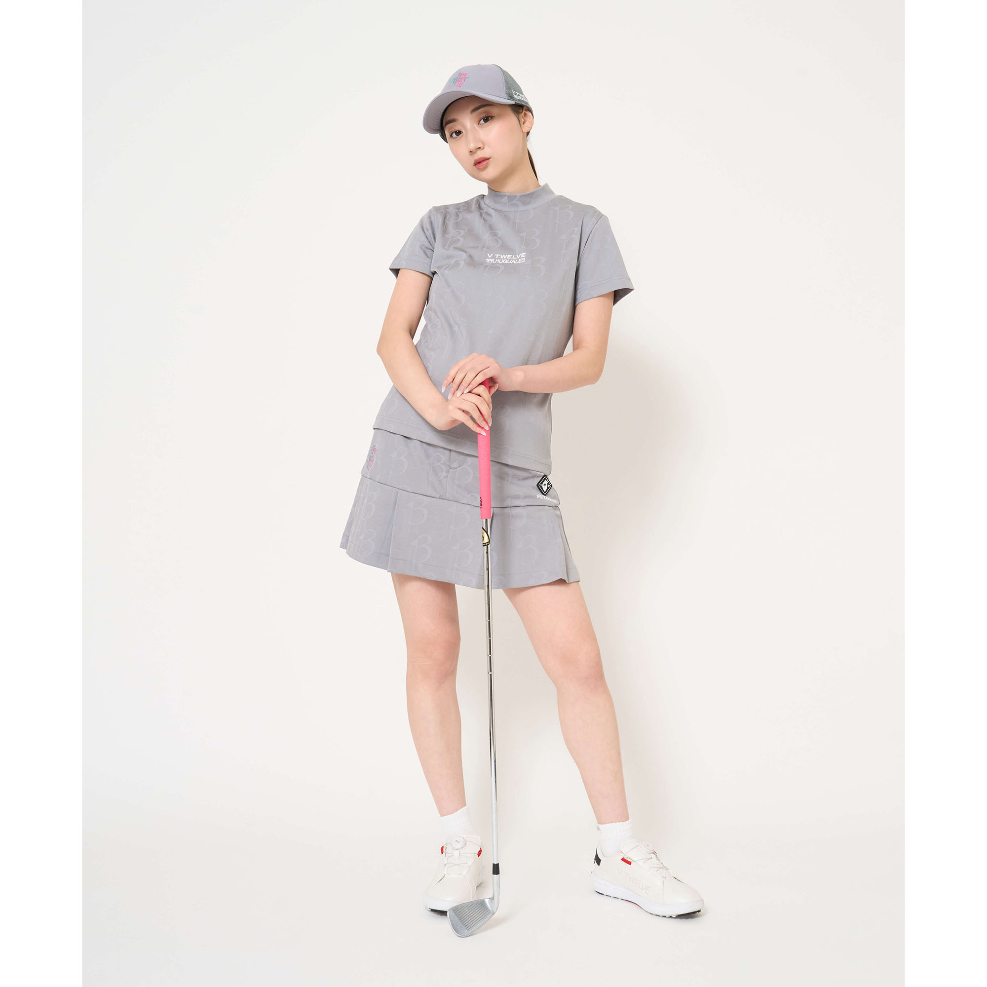 【新作入荷】V12 × 1PIU1UGUALE3 GOLF セットで完成するコラボスタイル