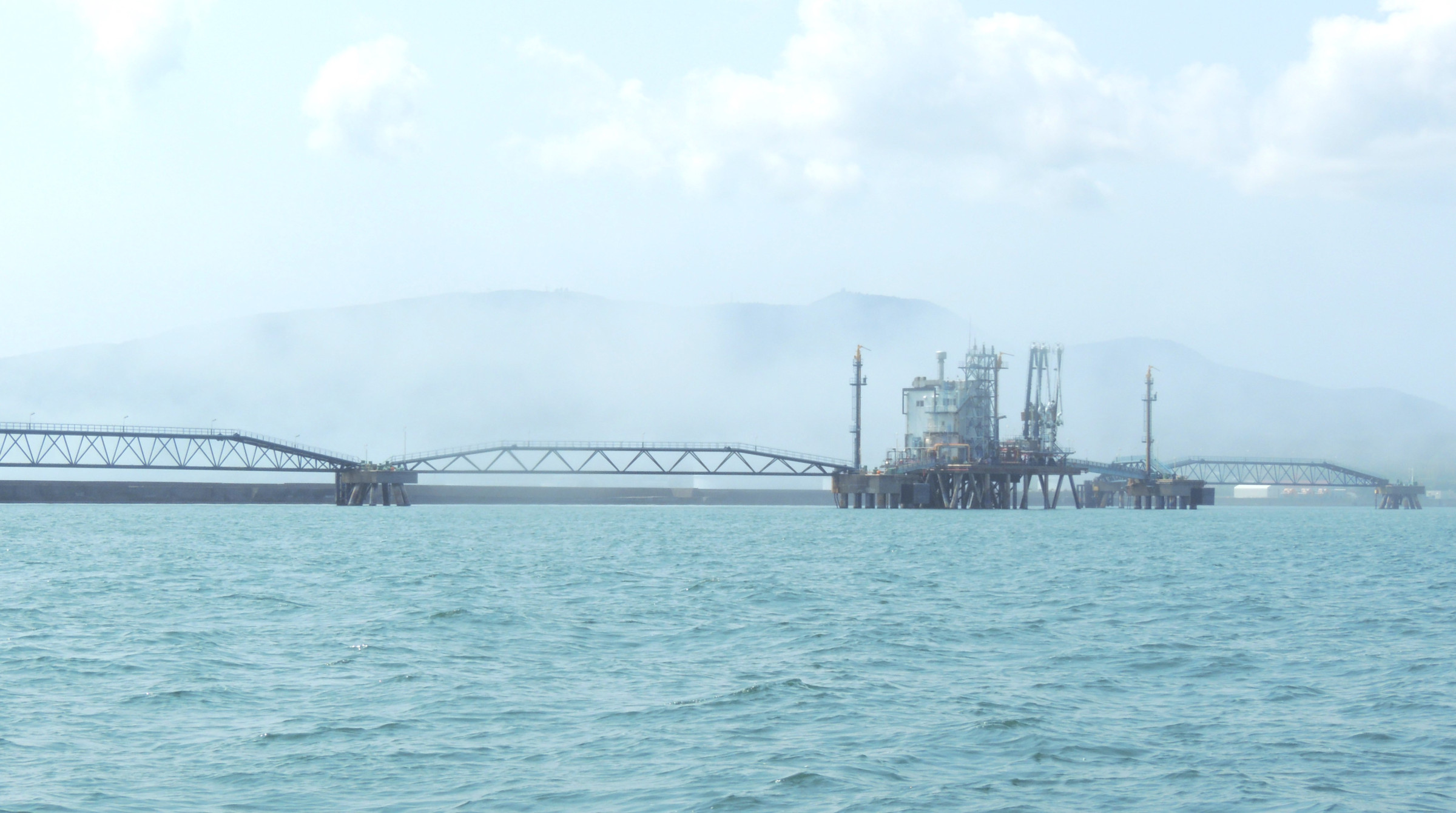 日本有数規模の石油備蓄基地タンカーバース