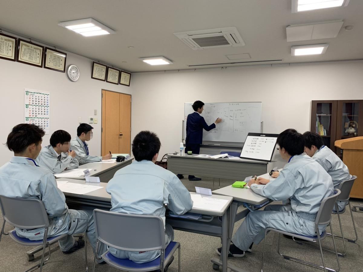 毎年恒例！７年継続！建設業での新入社員研修「会社のお金の勉強会」