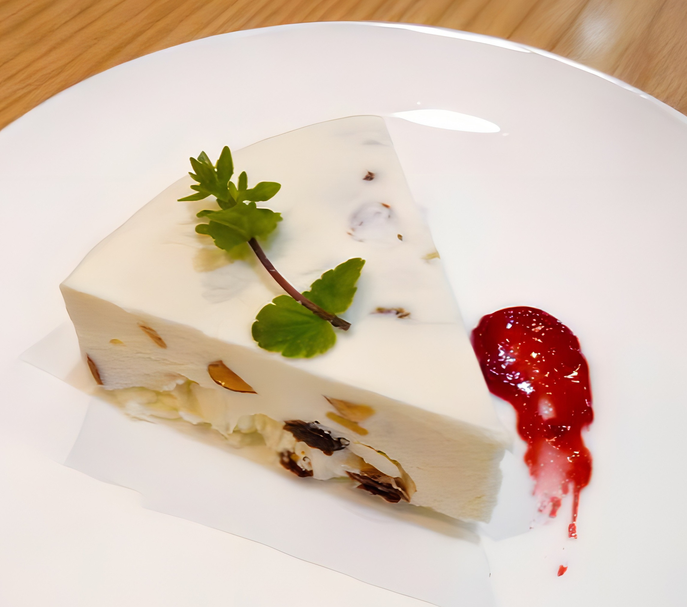 マスカルポーネと生クリーム、 ドライフルーツと胡桃を合わせた アイスケーキ『カッサータ』新発売