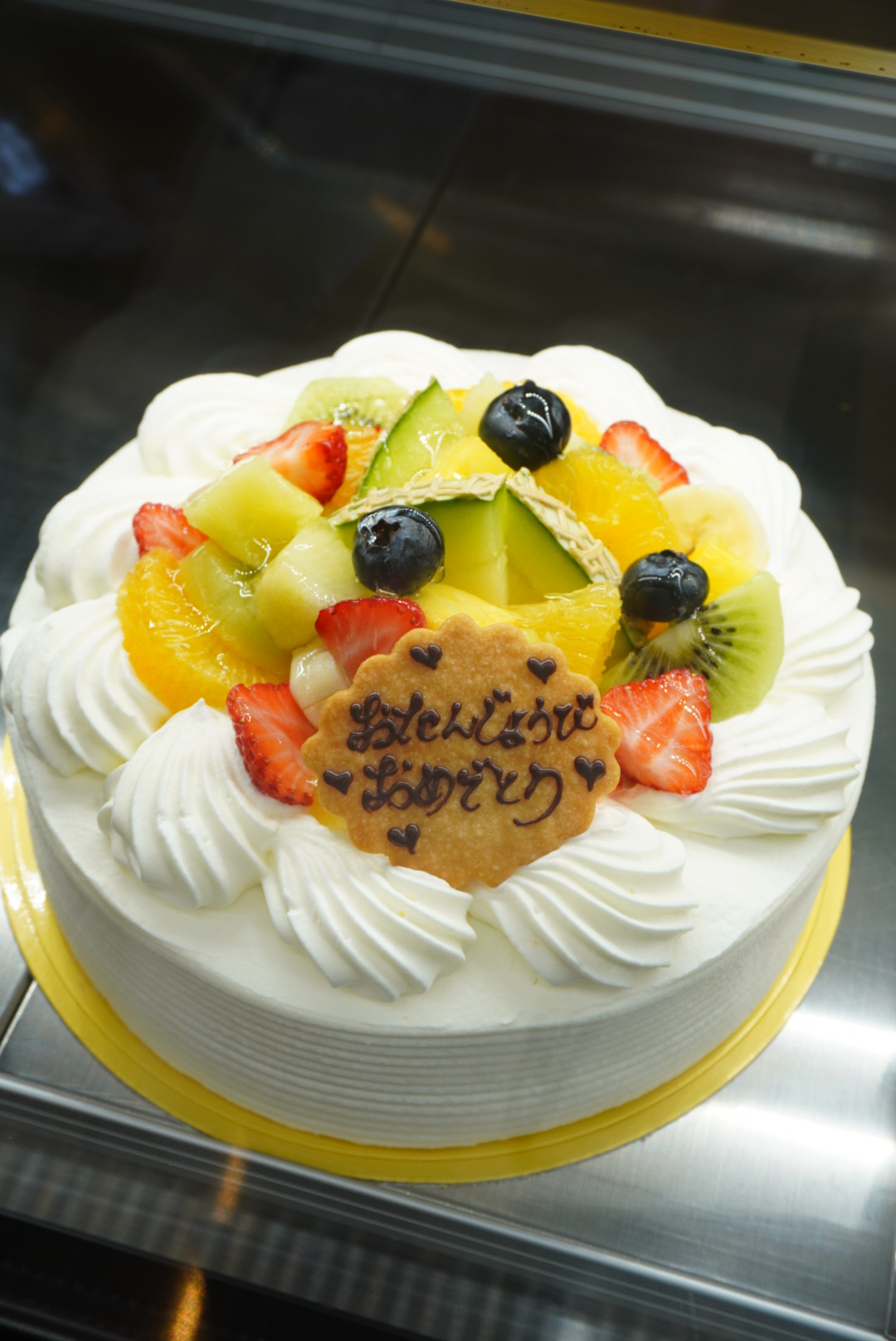 お誕生日や記念日のお祝いにプティタムールのホールケーキをお役立てください