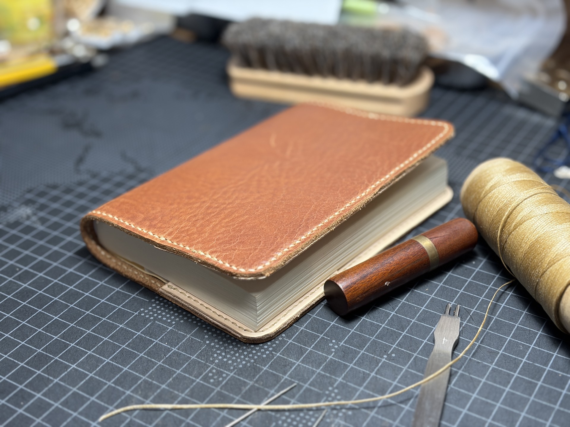 LEATHER　RETREAT（ブックカバー製作）