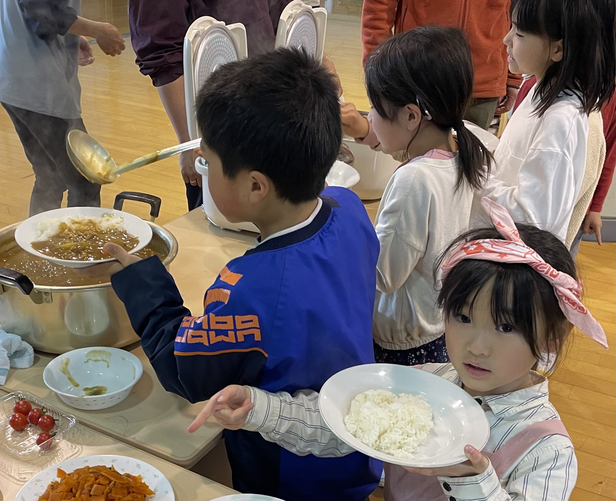 お昼ごはん作りをすることも。