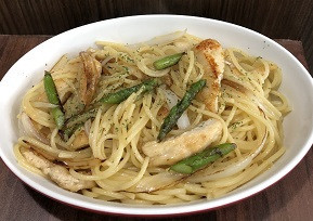 チキンとアスパラの塩レモンパスタ