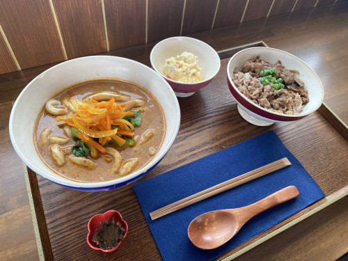 カレーうどん　ミニデザート付き