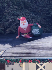 20251123iop更衣室上サンタ.jpg