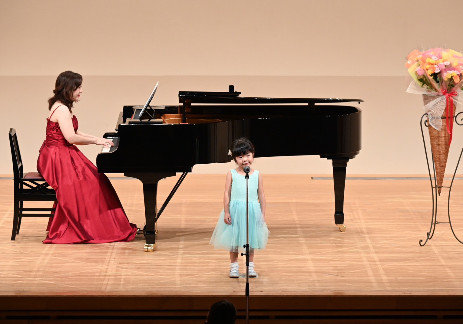 3才さん堂々とステージで一人で歌えたよ