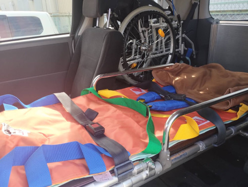 奈良　介護・福祉タクシーおはよーさん　ストレッチャーを積載した時の車内の写真