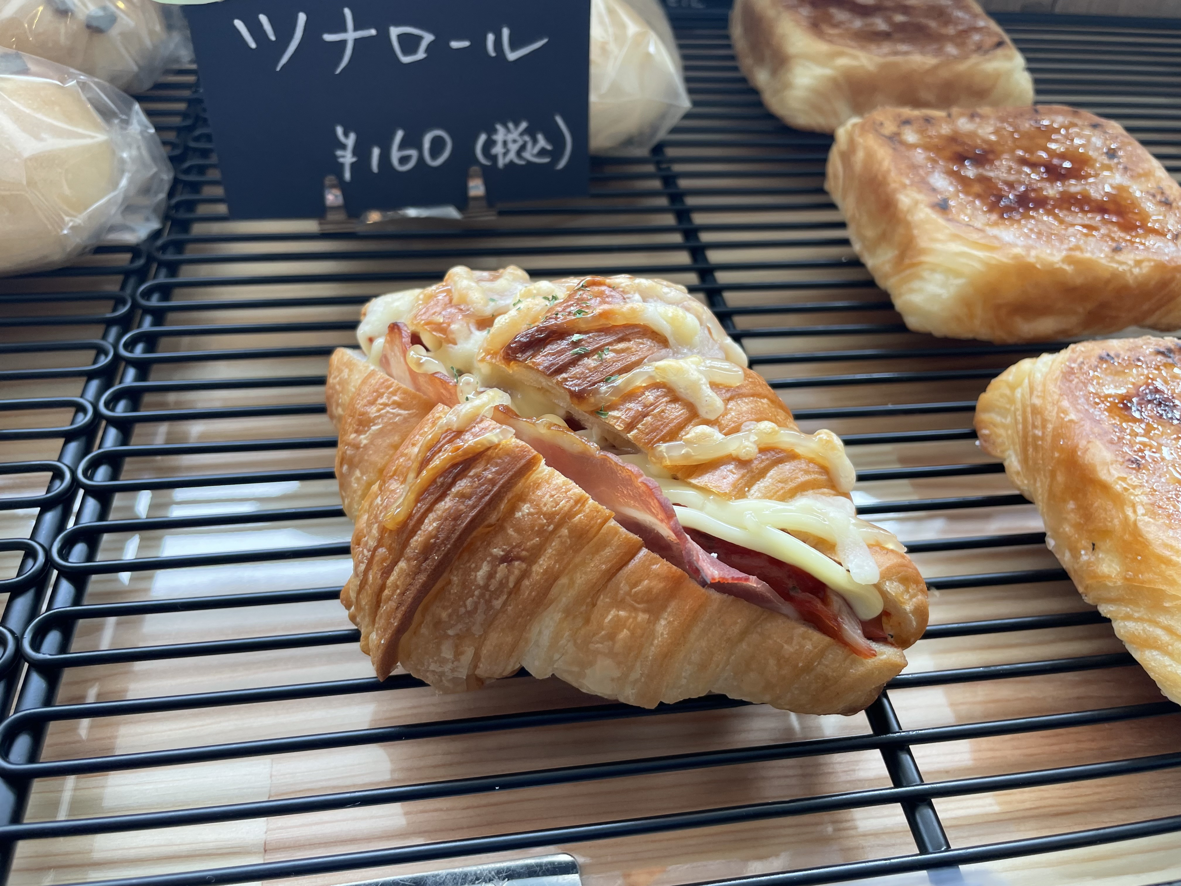 ベーコンチーズのサルサクロワッサン