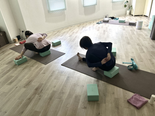 大和市のヨガスタジオ Mellow-Yoga メローヨガ 南林間 ある日のレッスン風景.jpg