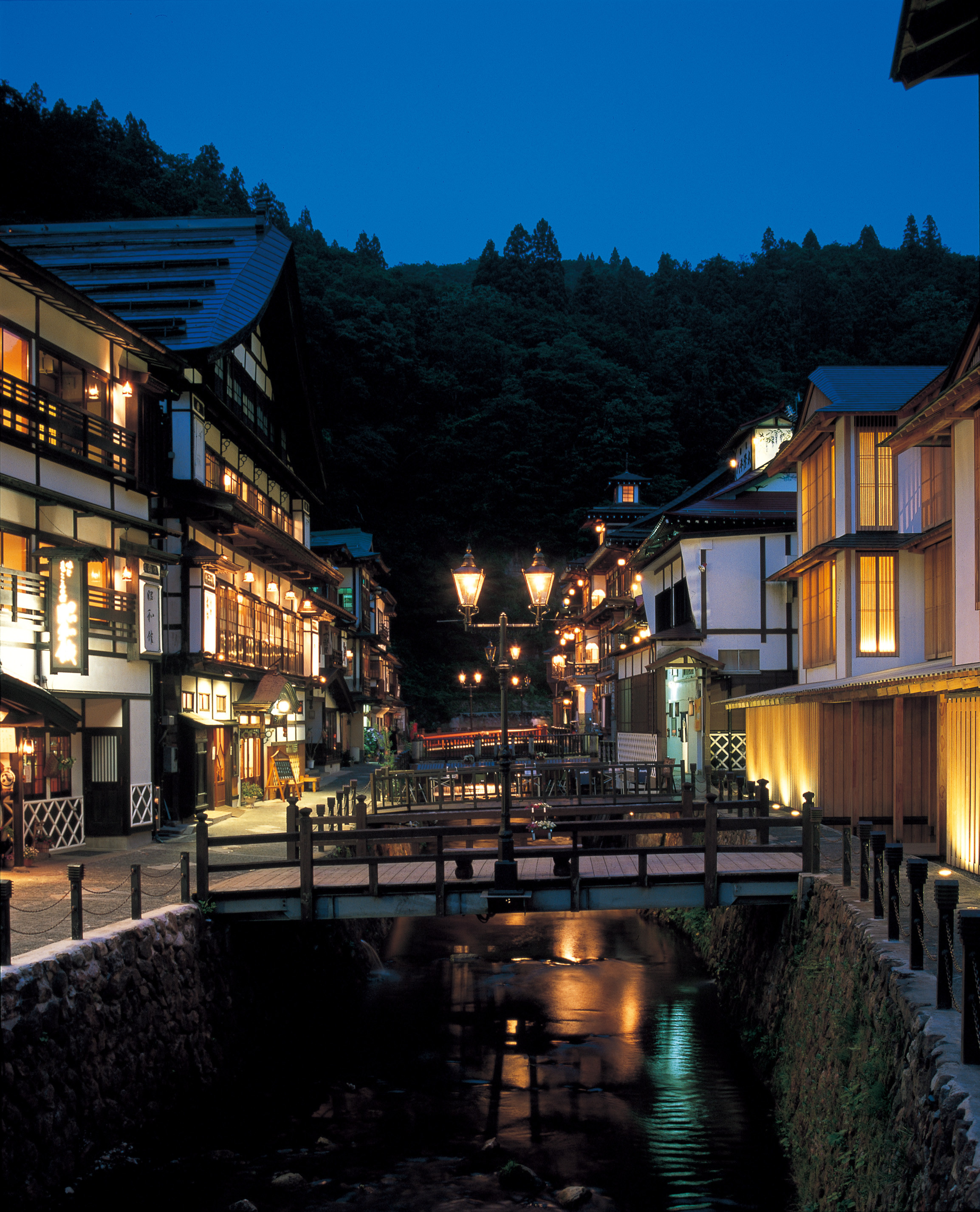 <温泉旅館・ホテル業界の企業様> 外国人雇用のビザ手続きは川越政伸行政書士事務所へお任せください!
