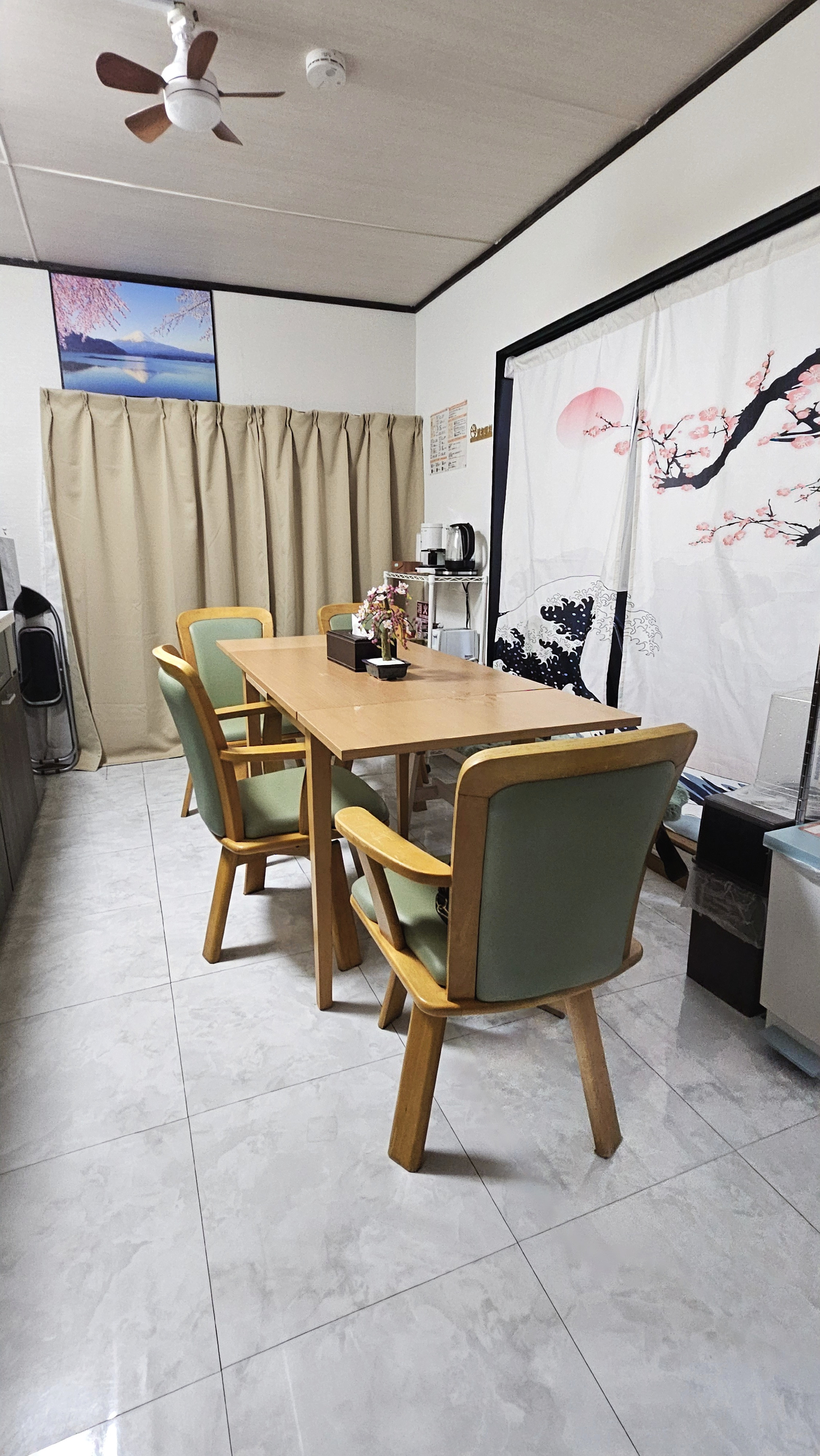 宿泊施設　ダイニング