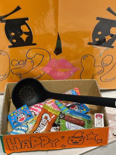 キャサリンとお菓子.jpeg