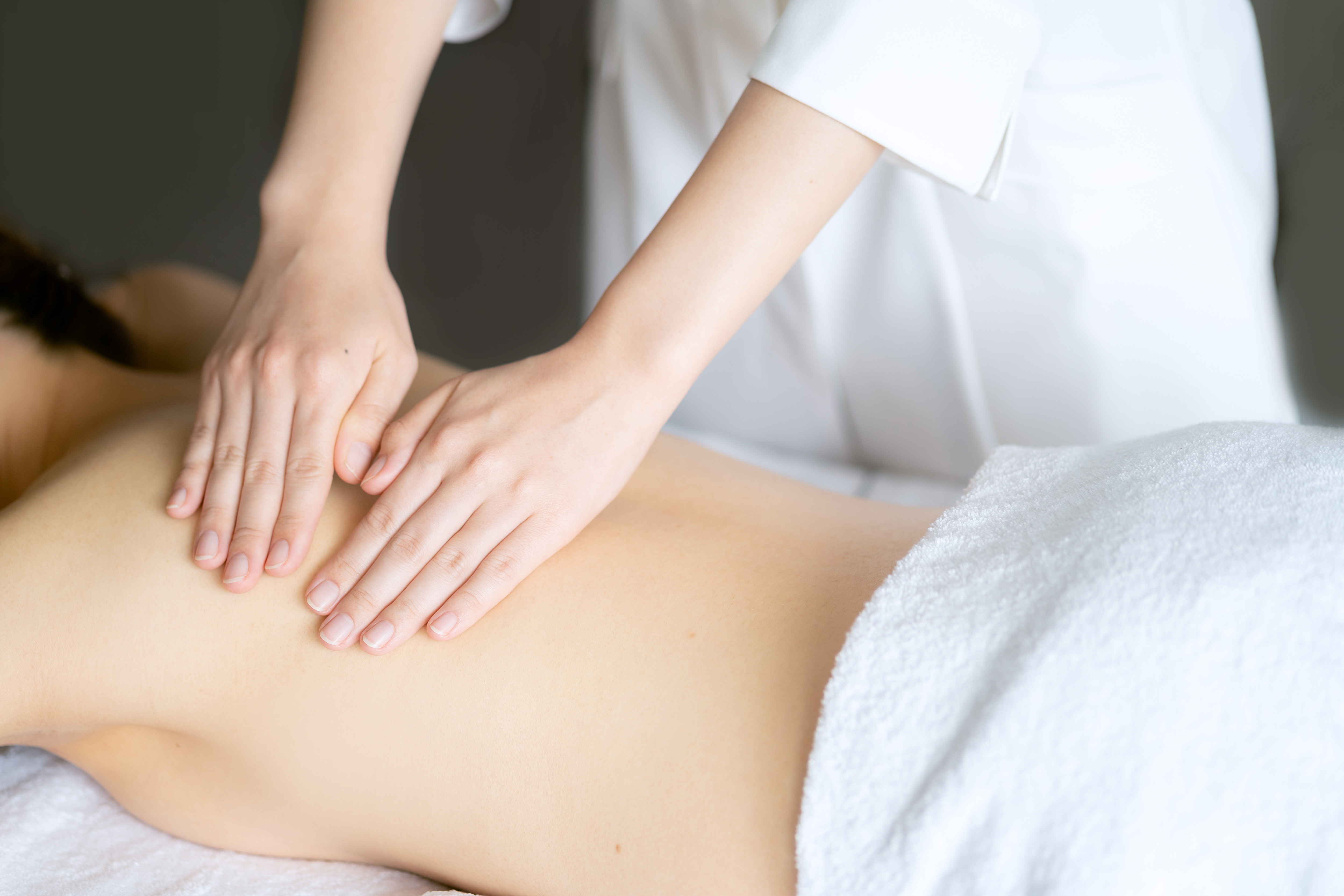 ハンドセラピス　　　　　　　全身80分（顔付き）