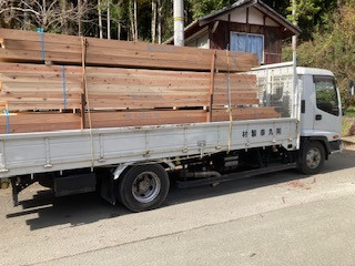 繫木建設様の材料を配達しました。