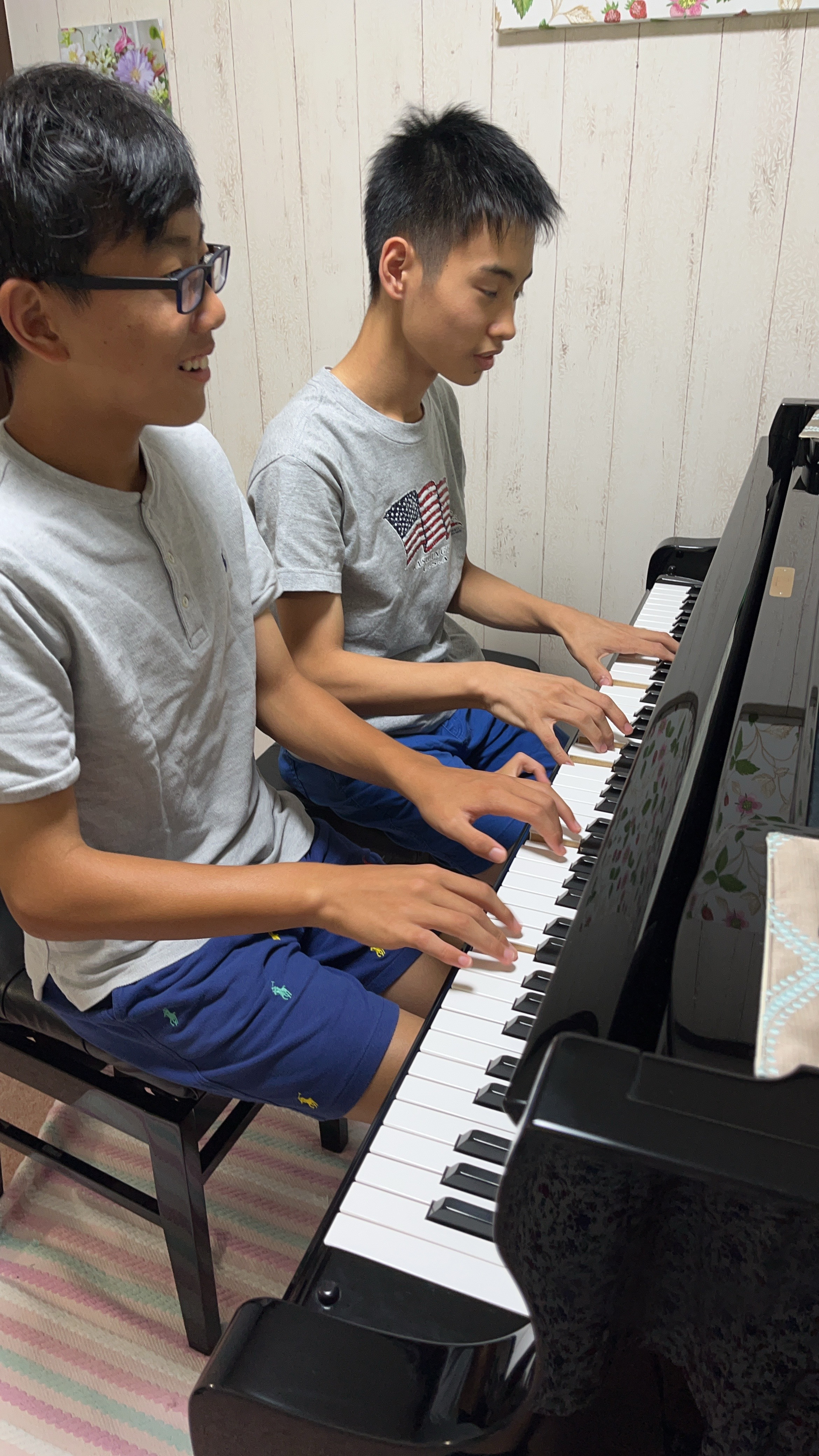 ピアノ男子で連弾