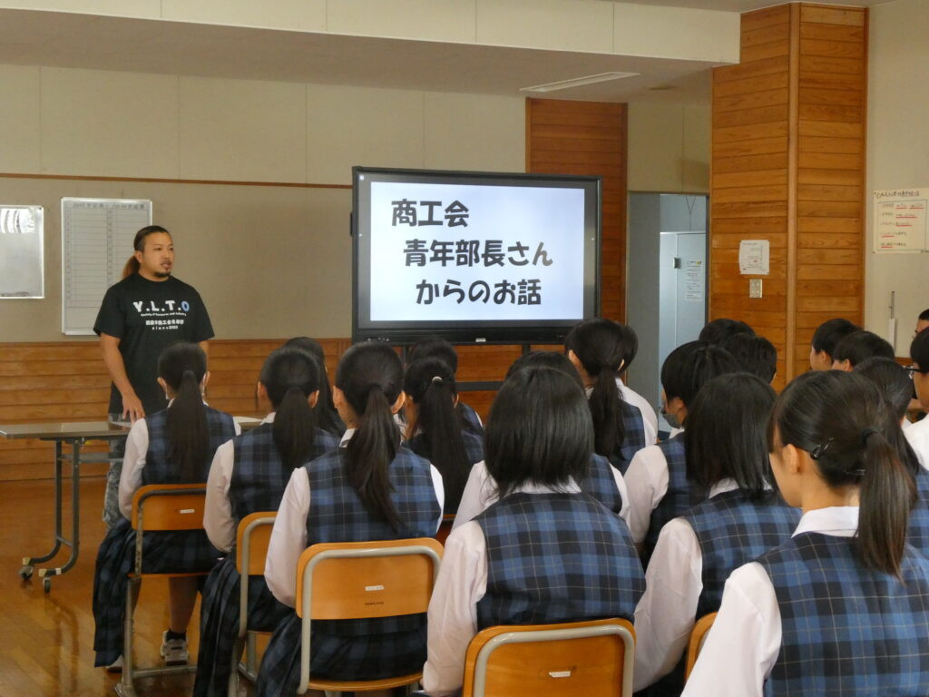 男鹿南中学校２年生　総合的学習に参加　アツアツ鍋集会のメニューを考える！