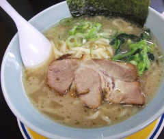 家系ラーメン(⁠人⁠*⁠´⁠∀⁠｀⁠)⁠｡⁠*ﾟ⁠