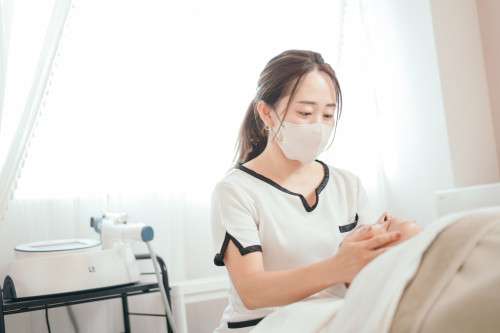 お顔のマッサージ、、気持ち良いと好評です♡