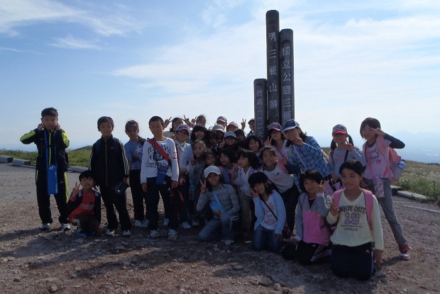夏の山の学校、男三瓶山（1126ｍ）山頂にて！