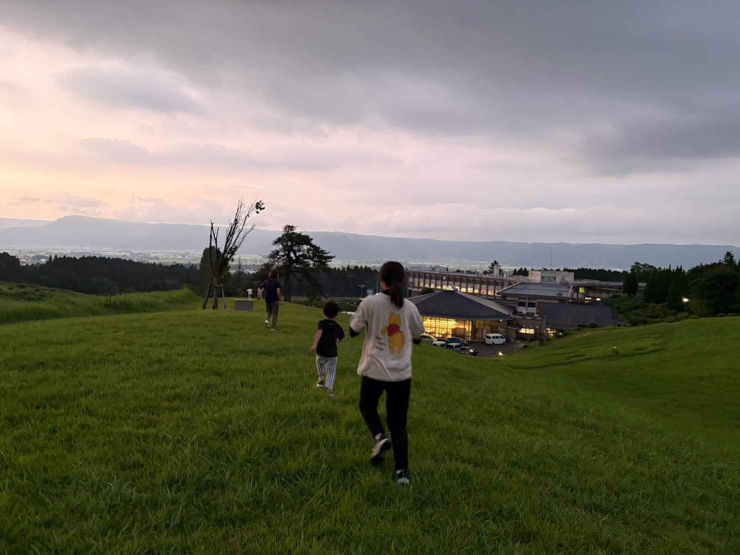 夕景の中、草原の牛を見にも行きました！