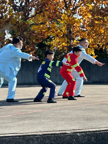 吉川市民まつりにてオープニングイベントのダンスでかっこよく踊る男の子たち